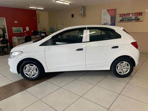 Imagem 4 de 14 de Chevrolet Onix 1.0 Ls 5p 2015/2015 Branco
