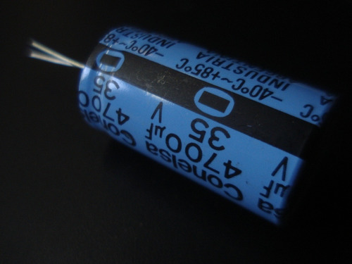 4700uf  X  35 Volt Capacitor Bolsa Con 50 Lote