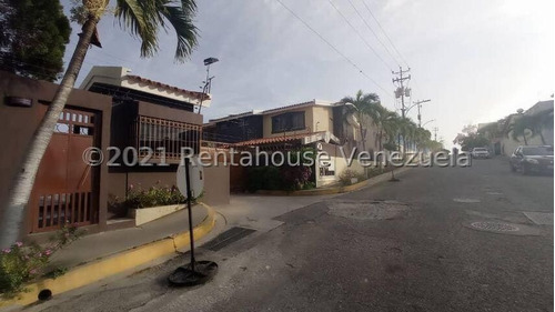  *al/  Cómoda Casa En Urbanismo Privado De 2 Niveles Mas 1 Anexo, Oficina Y Mas  En Venta La Rosaleda Barquisimeto  Lara,   4 Dormitorios  5 Baños  320 M² 