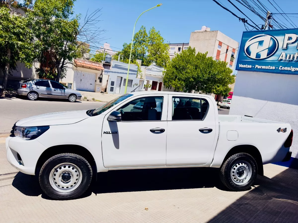 Toyota Hilux Dc Dx 4x4 2.4 Mt Diesel 2024