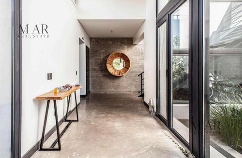 Imagen 3 de 30 de Casa En Venta Con Salida A La Laguna Central En Barrio El Golf Nordelta
