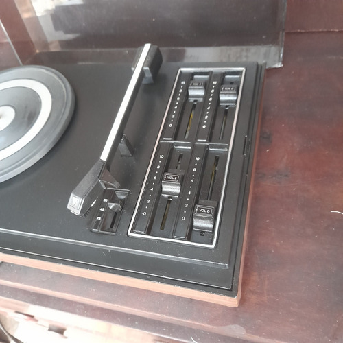 Imagem 3 de 9 de Toca Discos Vitrola Philips Stereo Pra Conserto No Volume.