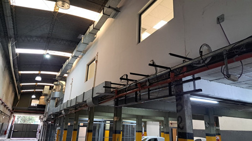 Deposito 2000 M2, Son 1500 M2 De Terreno Con Salida Dos Calles, Instalación De Incendios, Ventilación Electromecánica, Oficinas, Ascensor, Aire Acondicionado!!