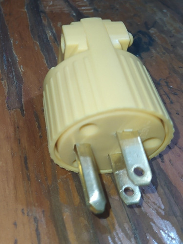Enchufe Aéreo Amarillo Plástico 2 Polos Más Tierra 110voltio