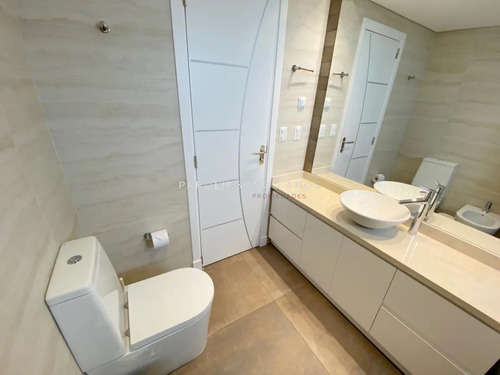 Apartamento De 3 Dormitorios En Venta En Miami Boulevard, Punta Del Este.