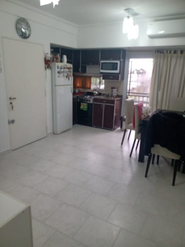Imagen 3 de 12 de Departamento En Venta De 2 Amb. Con Terraza En Villa Luzuriaga
