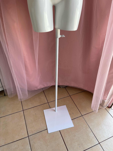 Maniquí Buchón De Fibra De Vidrio Blanco De Poco Uso (Usado)