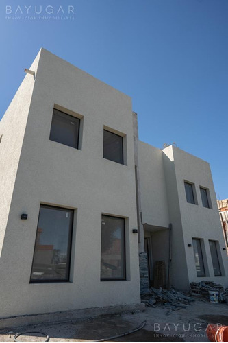 Imagen 1 de 30 de Venta - Casa Con Vista A La Laguna En Lagoon Pilar - Bayugar Negocios Inmobiliarios