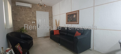 Casa En Venta En La Candelaria Maracay 25-24156 Irrr