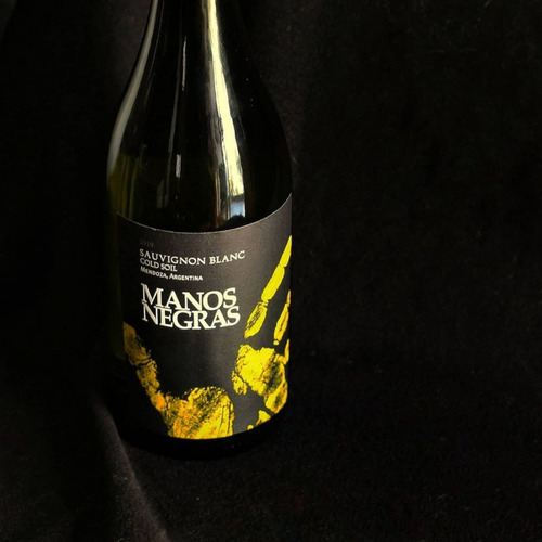 Imagen 2 de 10 de Vino Manos Negras Cold Soil Sauvignon Blanc 750ml.