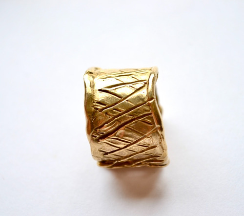 Imagen 3 de 7 de Anillo Abierto Graffiti, Texturas Modeladas A Mano, Bronce