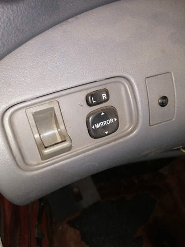 Imagen 2 de 2 de Mando De Retrovisores Yaris 2002