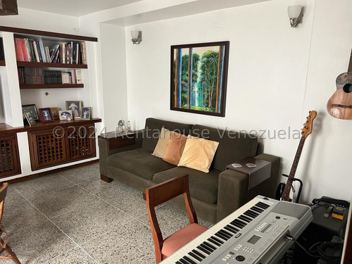   Maribelm & Naudye, Venden Casa En  Zona Este Barquisimeto  Lara, Venezuela,  5 Dormitorios  3 Baños  136 M² 