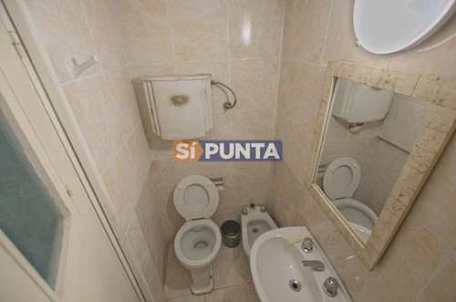 Imagen 13 de 25 de Casa Con Piscina Y Parrillero En Alquiler