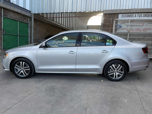 Imagen 6 de 15 de Volkswagen Jetta 2.5 Trendline Tiptronic At 2016