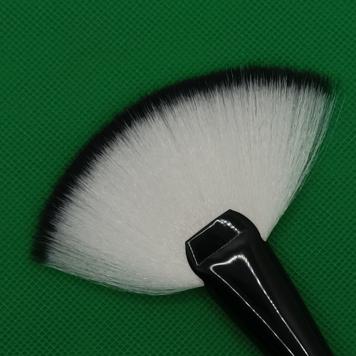 Brocha De Maquillaje Large Fan Brush - Kleancolor