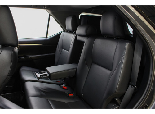 Toyota Hilux SW4 2.8 D-4D TURBO DIESEL SRX 7L 4X4 AUTOMÁTICO