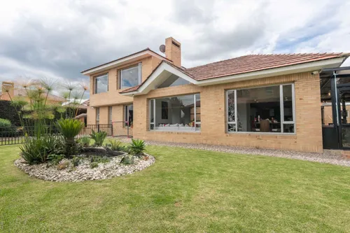Casa En Arriendo/venta En Canelon. Cod A20472