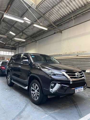 Imagen 2 de 11 de Toyota Sw4 2018 2.8 Srx 177cv 4x4 7as