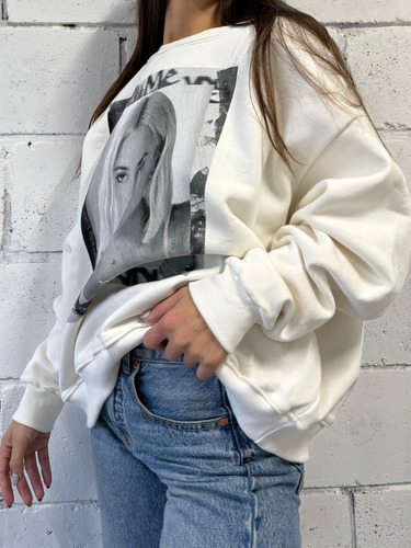 Buzo Over Frisa Estampa Tini Mujer Nylon