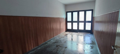 Casa En Venta 2 Dormitorios + Local Comercial