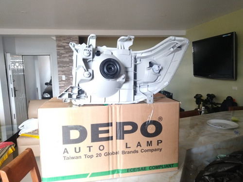 Imagen 3 de 4 de Faro Derecho Y Izquierdo Toyota Machito 2012 2018 Marca Depo