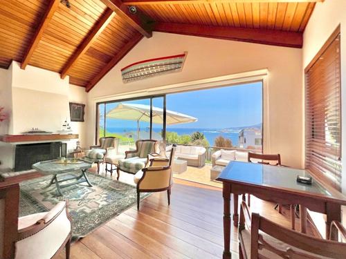 En Venta Encantadora Y Sólida Casa Con Linda Vista, Zapallar
