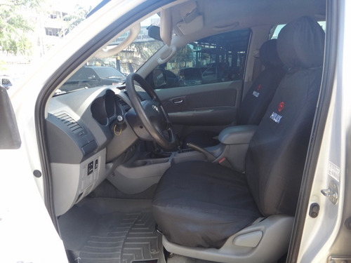 Imagen 10 de 14 de Toyota Hilux Kavak Automática 4x4