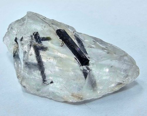 Cristal De Quartzo Com Inclusão De Turmalina ( Raro ) N4363 (Usado)