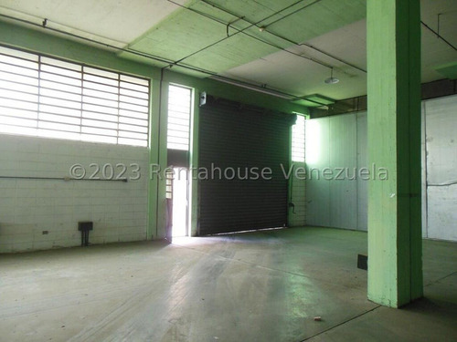 Edificio Industrial Con Mucho Potencial En Venta En La Yaguara Smb 24-10718 Yy