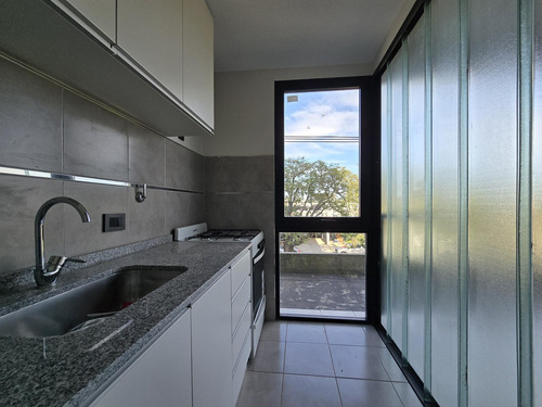 Semipiso De Un Dormitorio, Cocina Sectoriazada, Escritorio, Un Baño Y Dos Balcones, Cochera Opcional