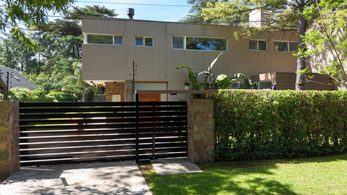 Casa 5 Ambientes Estilo Moderno - Parque Leloir
