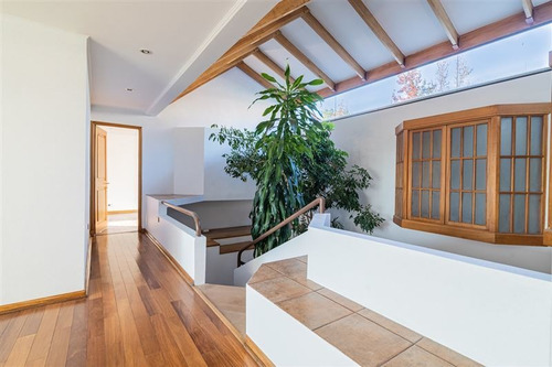 Casa En Venta De 4 Dorm. En Las Condes