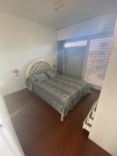 En Venta Apartamento De 2 Dormitorios 2 Baños - Playa Mansa