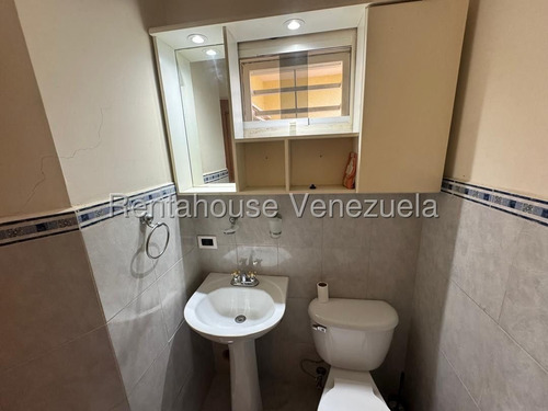 César Bullones Alquila Elegante Casa En Urb. La Mora, Lara 25-22701