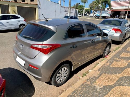 Imagem 3 de 8 de Hyundai Hb20 1.0 Flex Comfort Plus