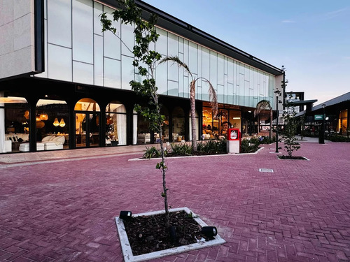 Único Local En Alquiler En El Centro Comercial Polo Hudson