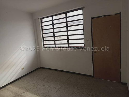Imagen 5 de 24 de Edificio Ubicado En La Avenida Brager, Cuatro Apartamento, Dos De Ellos De 108 Mtrs2 Y Dos De 84 Mtrs2, Piso 1 Y 2. En La Planta Baja Dispone De Cuatro Santa Maria Para Locales Comerciales