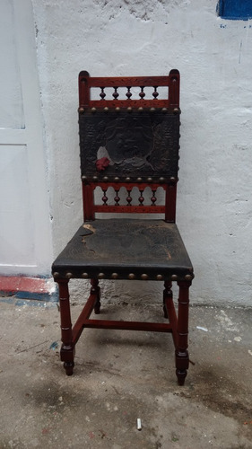 Cadeira De Madeira Antiga