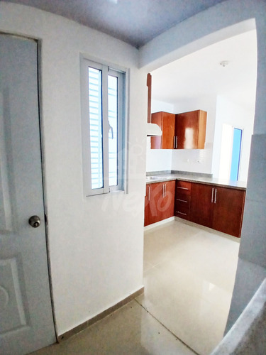 Apartamento En 2do Nivel, Prolongación Buena Vista Con Las Amenidades Necesarias Para Su Comodidad, Santiago (jpa-258)