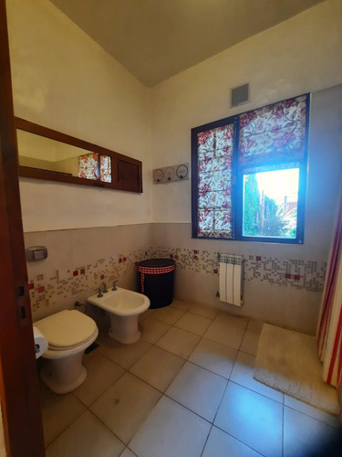 Super Categoría!! Casa En Venta En El Mejor Barrio De La Ciudad De Villa María. Provincia De Córdoba. Sobre Costanera.