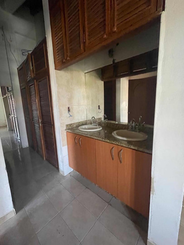 Las Villas Lechería Venta 1300 M2