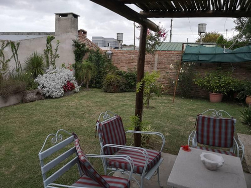 Imagen 4 de 23 de Casa De Dos Dormitorios, Un Baño, Escritorio, Amplio Jardin