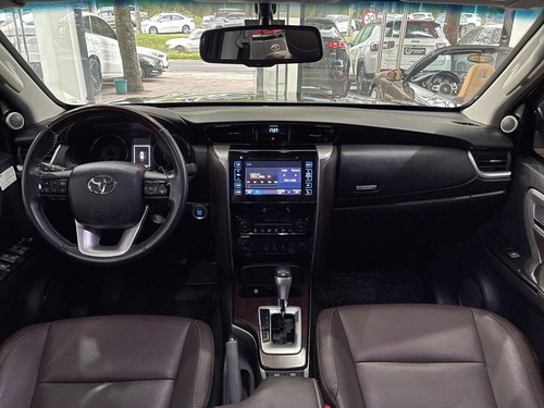 Imagem 2 de 10 de Toyota Hilux Sw4 2.8 Srx 4x4 7 Lugares 16v Turbo