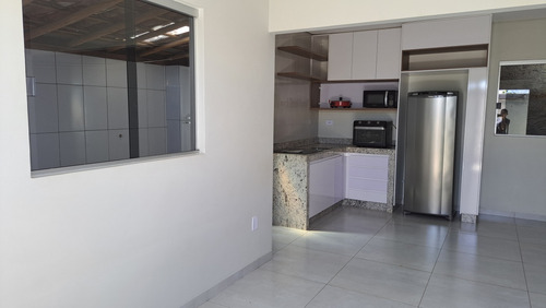 Casa Com 3 Dorms, 1 Wc, Sala E Cozinha Integradas E Garagem.