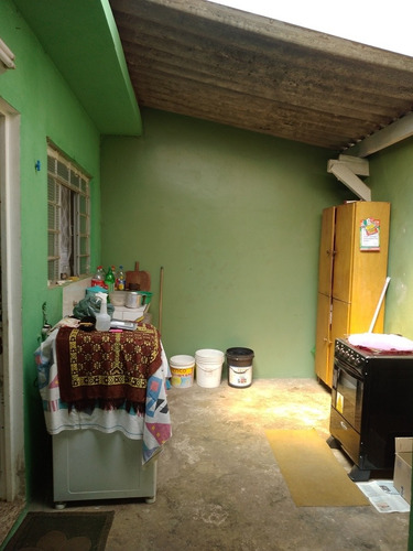 Imagem 5 de 8 de Casa Com Três Dormitórios Sala Cozinha Banheiro, Dispensa