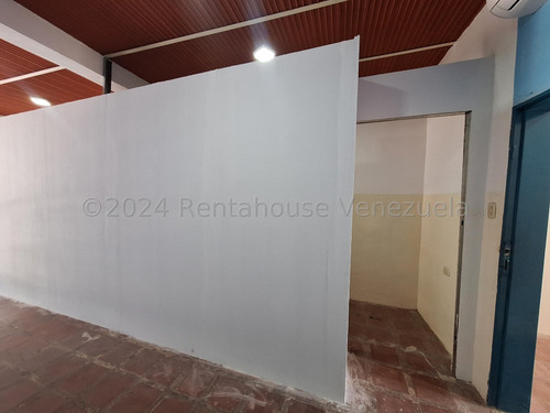 Local En Venta Paralela A La Av Constitucion, Con 121 Mt2 Disponible 24-22083 Irrr