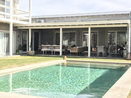 Imagen 1 de 30 de Venta Casa De 3 Dormitorios 4 Banos Vinedos De La Tahona Piscina