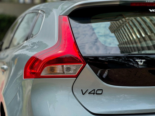 Volvo V40 2.0 T4 Dynamic Aut. 5p