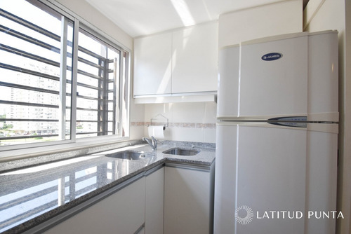 Apartamento En Brava- Ref: 21
